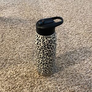 Leopard Print Insulated Bottle with Black Cap